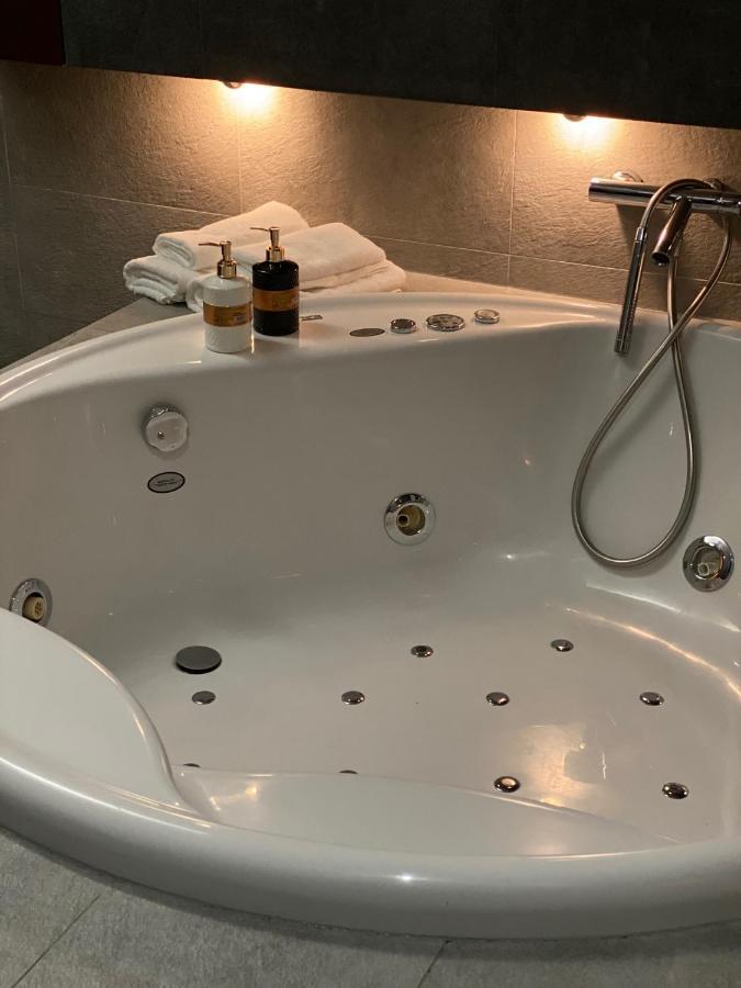Family & Business Sauna Apartments Klonowa Nad Zalewem, Unikat Spa كيلتشي المظهر الخارجي الصورة